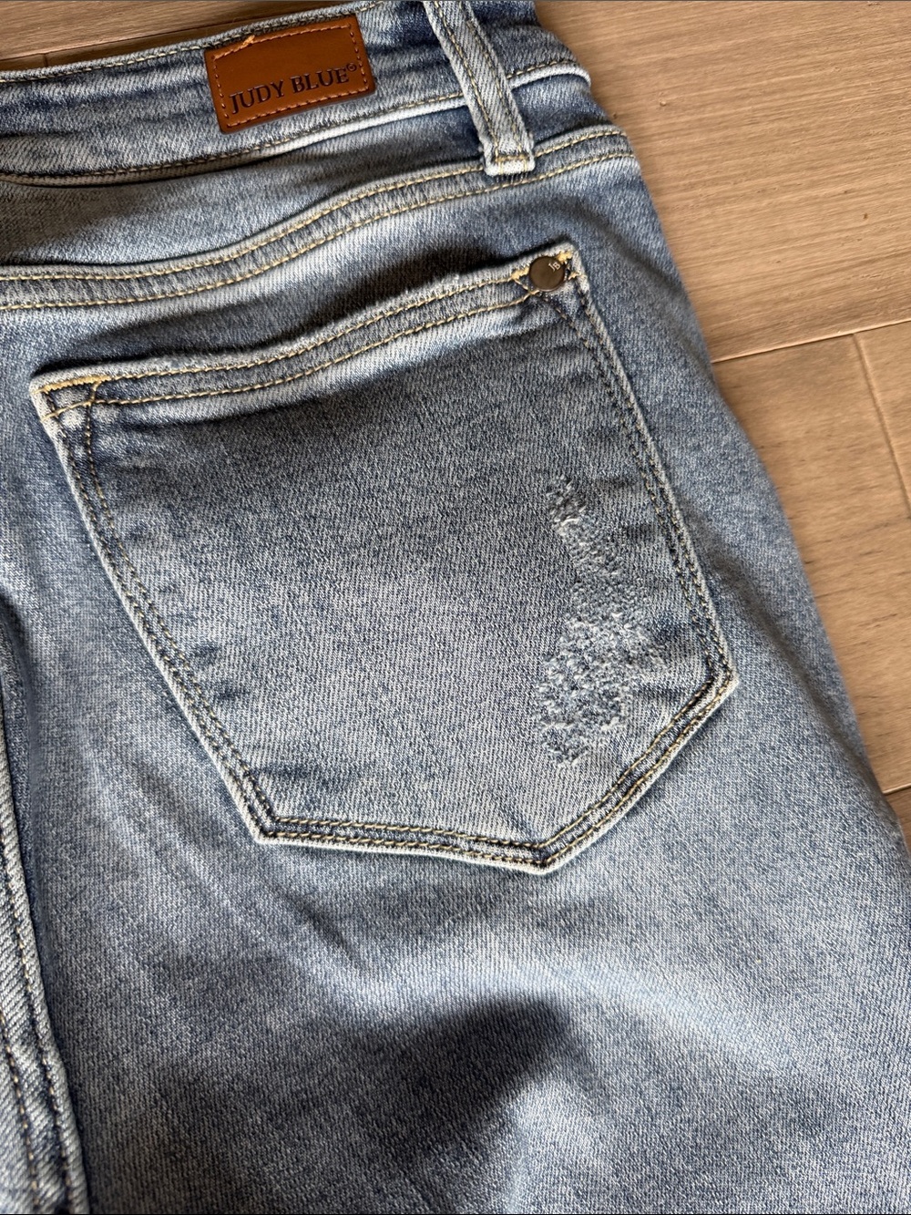 Judy Blue Light Wash Bootcut Jeans - Picture 8 of 10